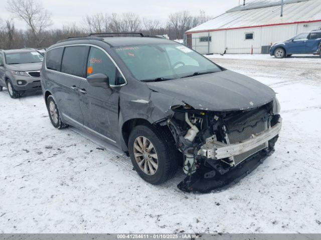  Salvage Chrysler Pacifica