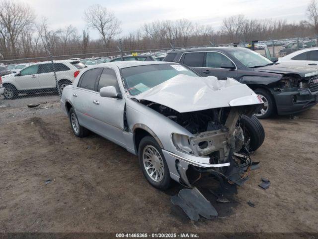  Salvage Lincoln Towncar