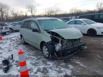  Salvage Toyota Sienna