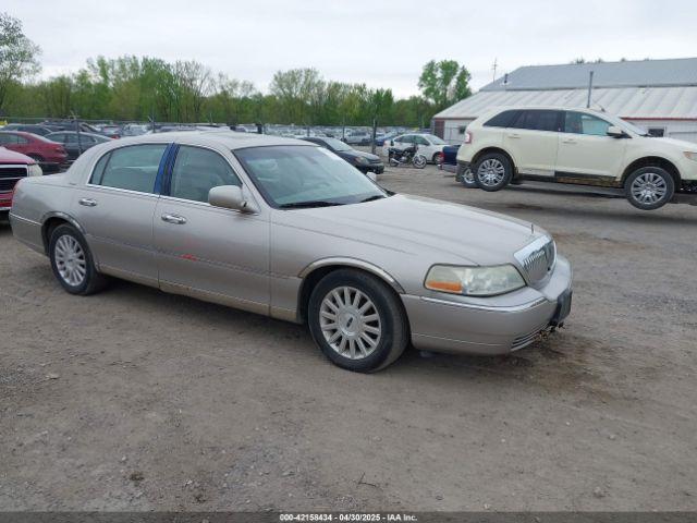  Salvage Lincoln Towncar