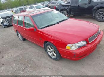  Salvage Volvo V70