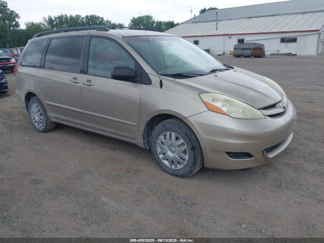  Salvage Toyota Sienna
