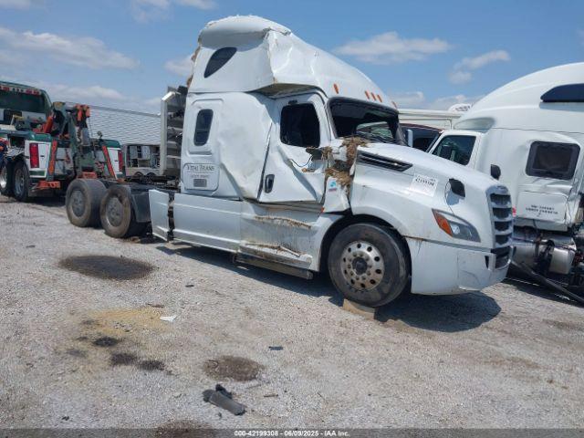  Salvage Freightliner New Cascadia 126