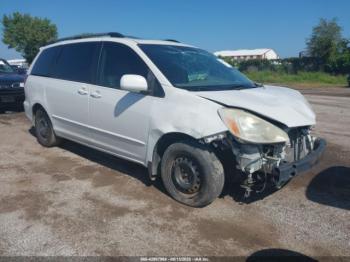  Salvage Toyota Sienna