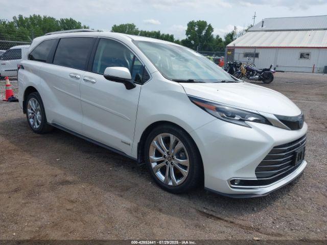  Salvage Toyota Sienna
