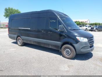  Salvage Mercedes-Benz Sprinter 2500
