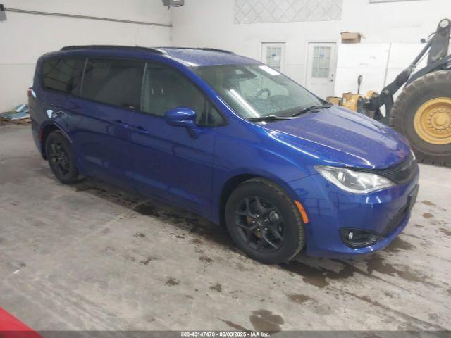  Salvage Chrysler Pacifica