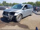 Chrysler Town & Country Touring-l Image 9