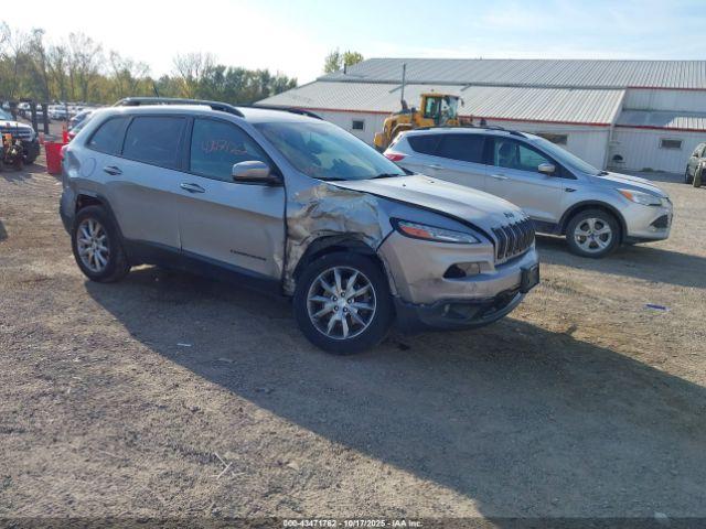  Salvage Jeep Cherokee