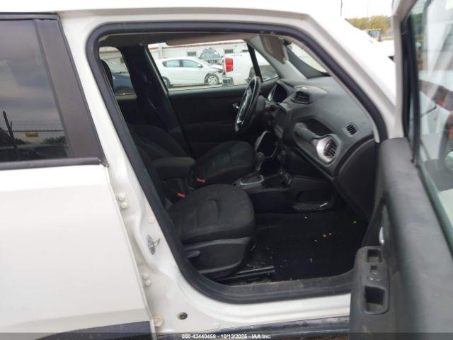 Jeep Renegade Latitude 4x4 Image 12