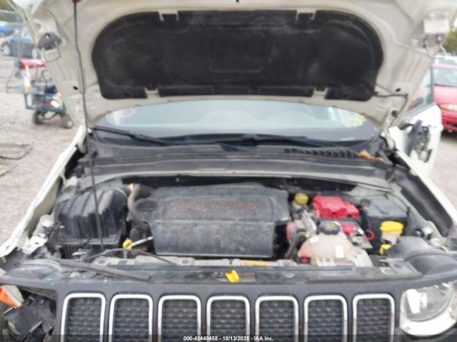 Jeep Renegade Latitude 4x4 Image 11