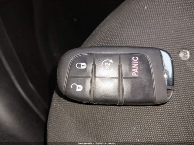 Jeep Renegade Latitude 4x4 Image 4