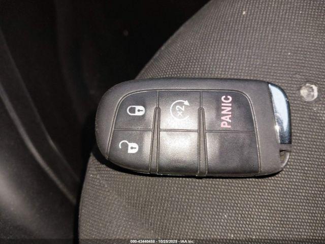 Jeep Renegade Latitude 4x4 Image 4