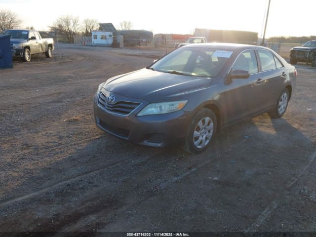 Toyota Camry Le Image 4