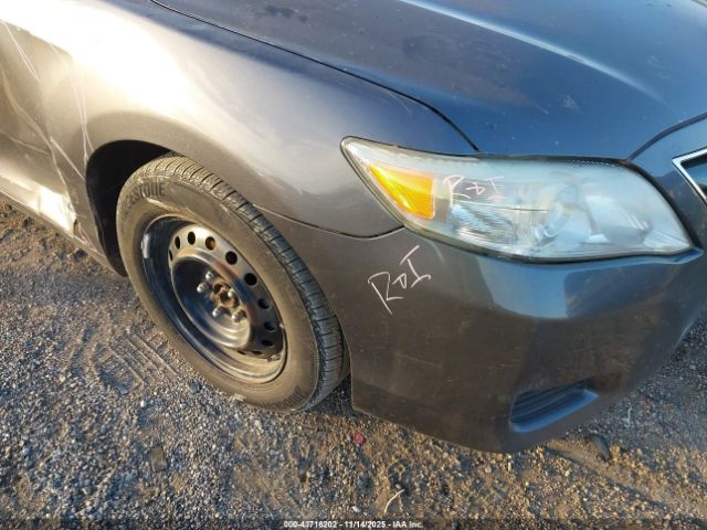 Toyota Camry Le Image 5