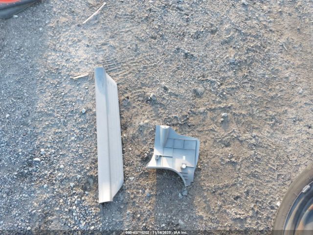 Toyota Camry Le Image 9