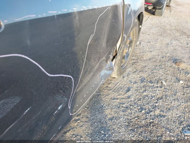 Toyota Camry Le Image 16