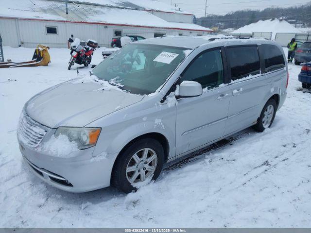 Chrysler Town & Country Touring Image 6