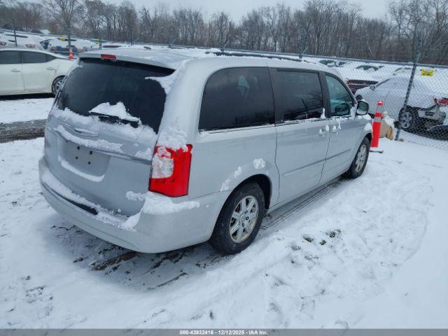 Chrysler Town & Country Touring Image 7