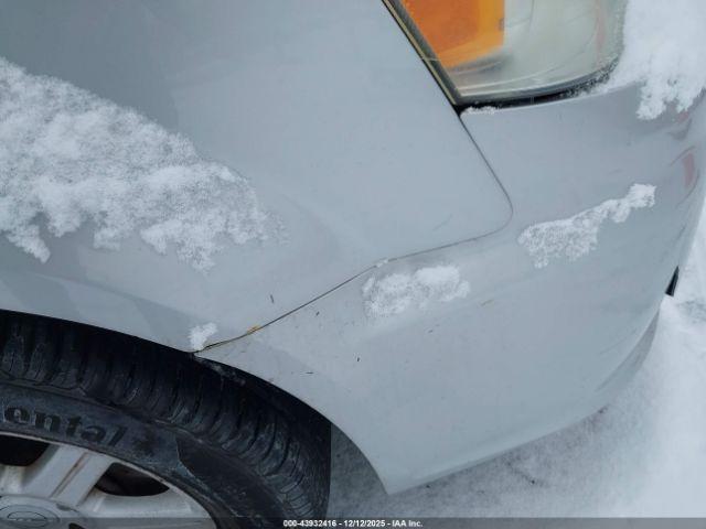 Chrysler Town & Country Touring Image 8