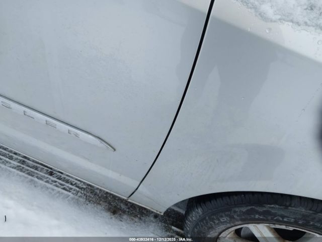 Chrysler Town & Country Touring Image 13