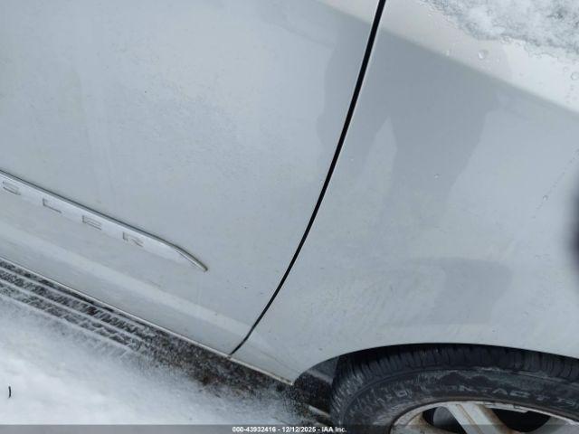 Chrysler Town & Country Touring Image 13