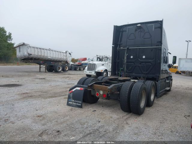 Freightliner Cascadia 125 Image 3