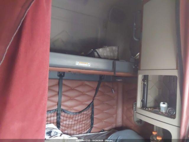 Freightliner Cascadia 125 Image 5