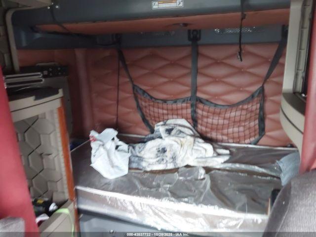 Freightliner Cascadia 125 Image 16