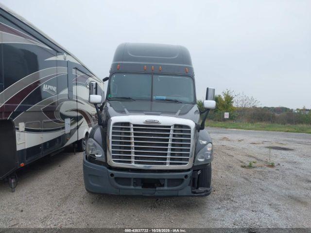 Freightliner Cascadia 125 Image 15