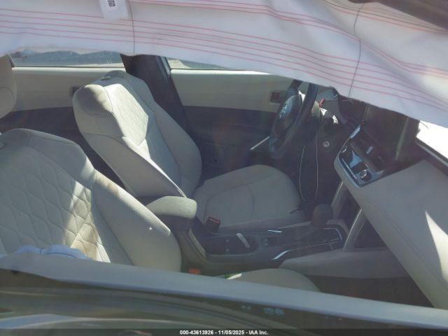 Toyota Corolla L Image 5