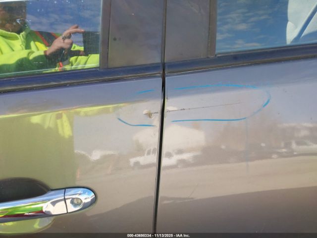 Nissan Versa 1.6 Sv Image 10