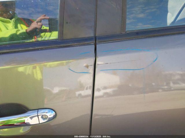 Nissan Versa 1.6 Sv Image 10