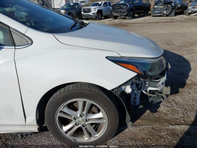 Chevrolet Cruze Lt Auto Image 3