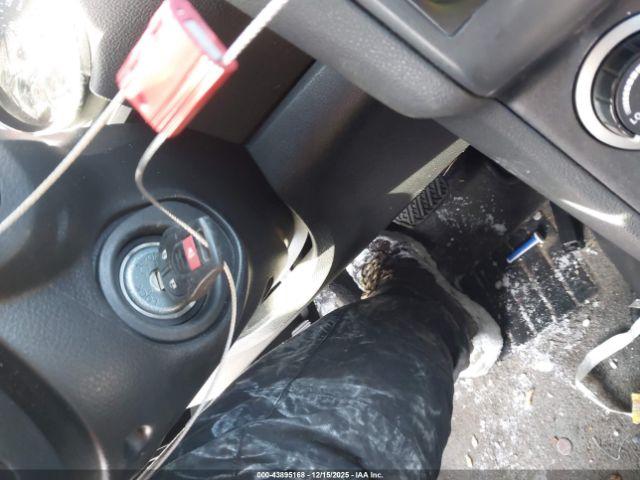 Nissan Rogue S Image 8