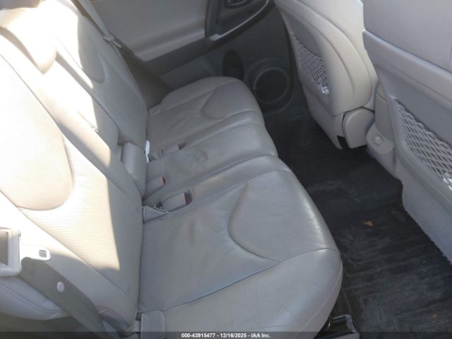 Toyota RAV4 Limited V6 Image 6