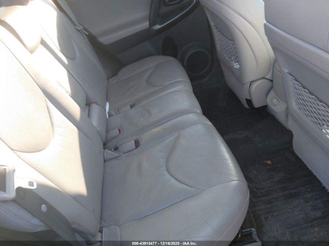 Toyota RAV4 Limited V6 Image 6