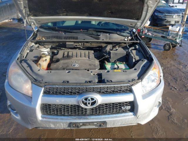 Toyota RAV4 Limited V6 Image 10