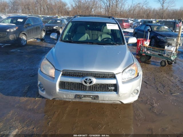 Toyota RAV4 Limited V6 Image 11