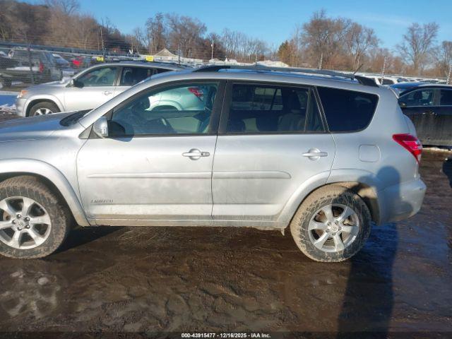 Toyota RAV4 Limited V6 Image 12