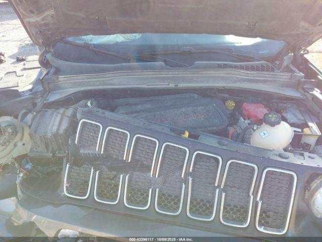 Jeep Renegade Latitude 4x4 Image 10