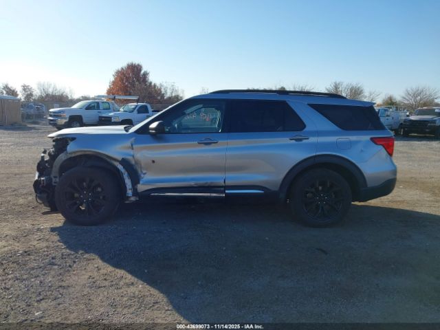 Ford Explorer Xlt Image 2