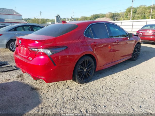 Toyota Camry Xse Hybrid Image 3