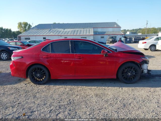 Toyota Camry Xse Hybrid Image 8