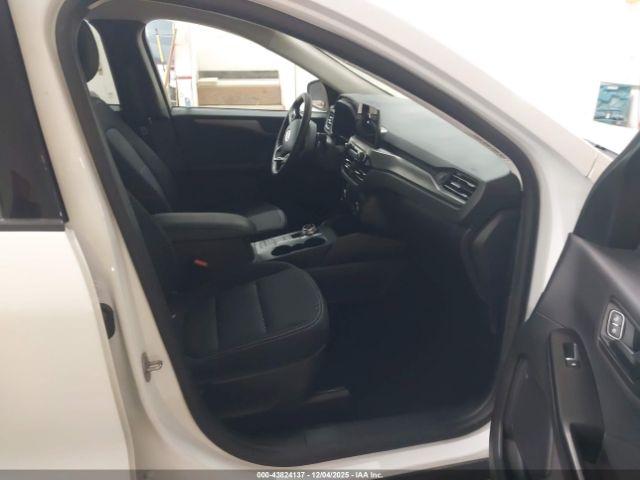 Ford Escape Active Image 4