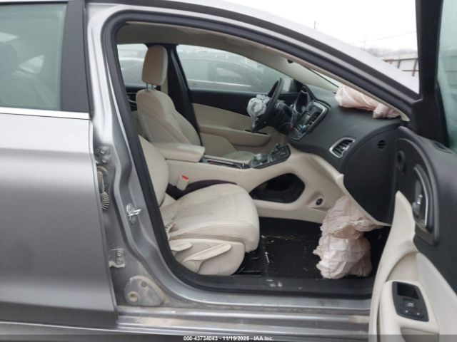 Chrysler 200 Limited Image 15