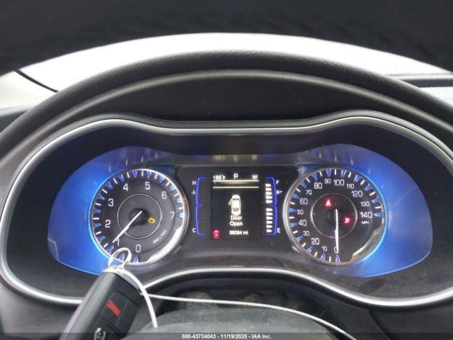 Chrysler 200 Limited Image 7