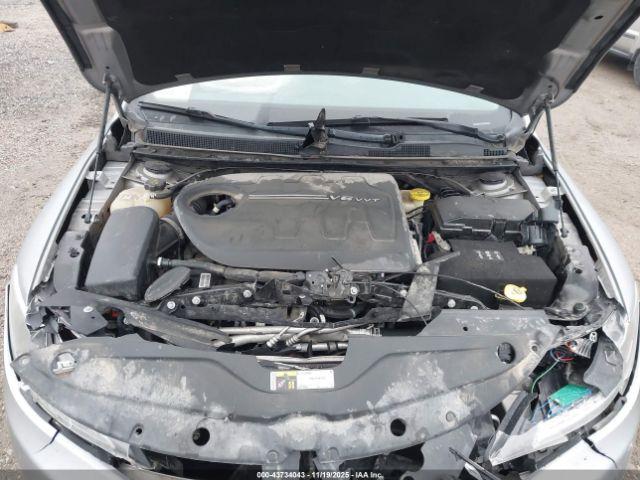 Chrysler 200 Limited Image 10