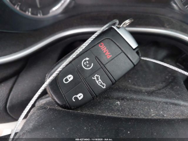 Chrysler 200 Limited Image 11