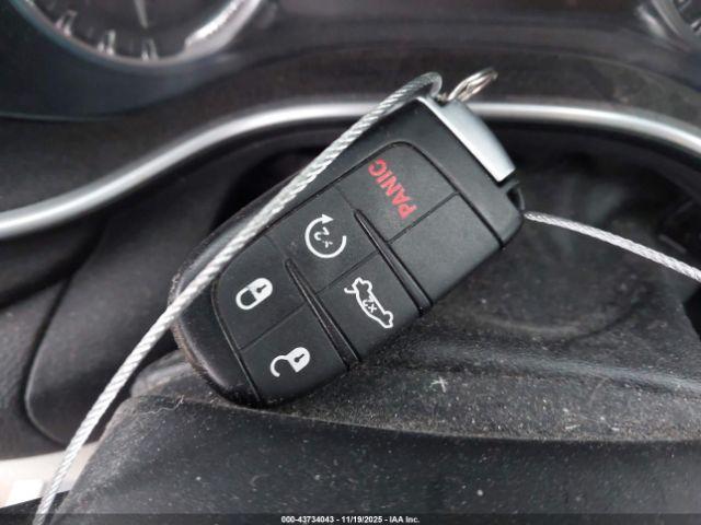 Chrysler 200 Limited Image 11